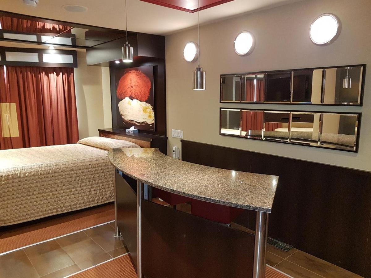 Le Chabrol Hotel & Suites Montreal Zewnętrze zdjęcie