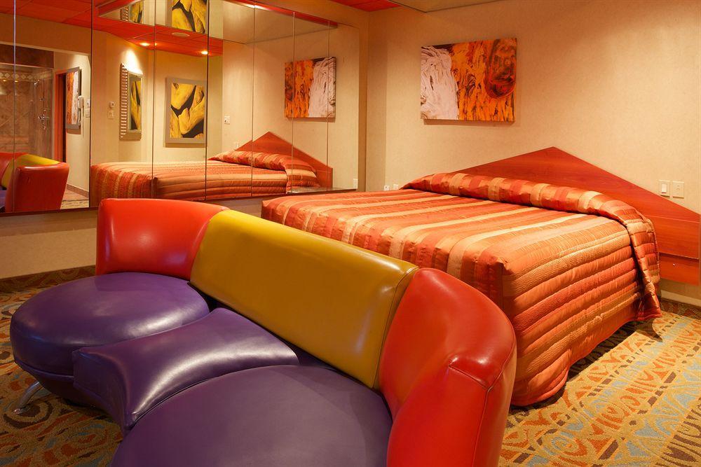 Le Chabrol Hotel & Suites Montreal Zewnętrze zdjęcie